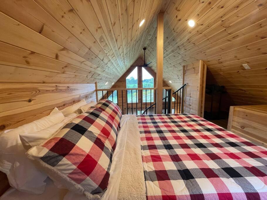 Cozy 1 Bedroom Cabin In The Heart Of Jonesborough ภายนอก รูปภาพ